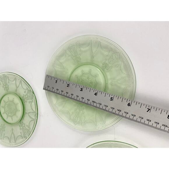 VTG 4 PC Green Depression Saucer Glass Floral Poinsettia 6" Plates Uranium GLOWS - Picture 3 of 11